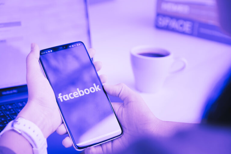 Facebook Cię ogranicza? Sprawdź, jak przechytrzyć układ zakładek i podać klientom info na tacy!